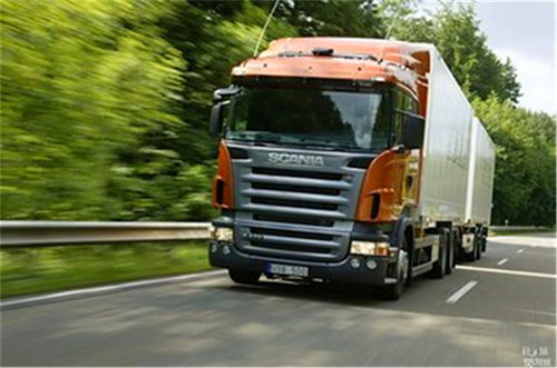 經(jīng)濟(jì)增長(zhǎng)驅(qū)動(dòng)下的道路貨物運(yùn)輸行業(yè) 機(jī)遇、挑戰(zhàn)與未來(lái)展望